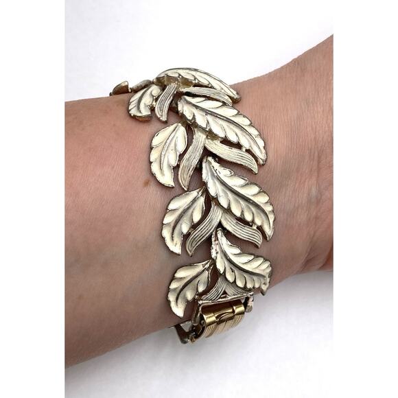 Vintage Bracelet Leaves Linked White Enamel Finish Estate 6.5” Flaw - Picture 12 of 12